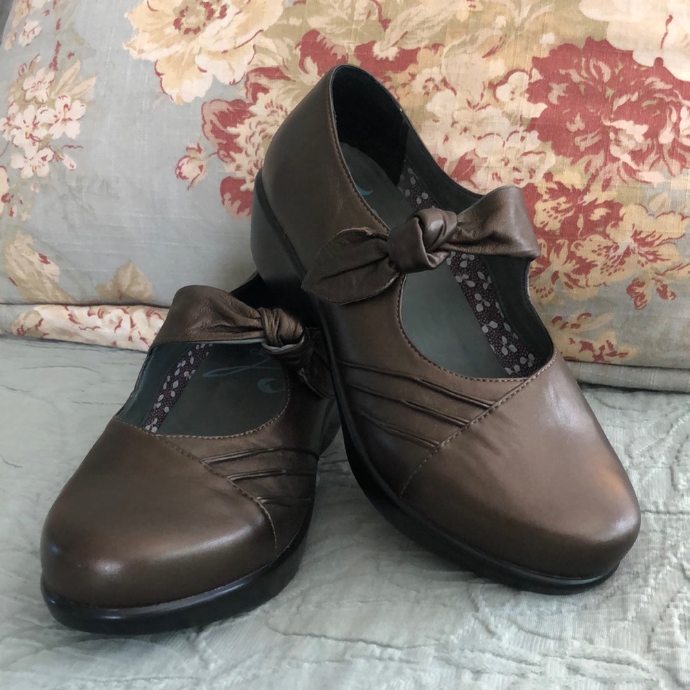 Dansko Ainsley Metallic Leather, Bronze, EUC, SZ38